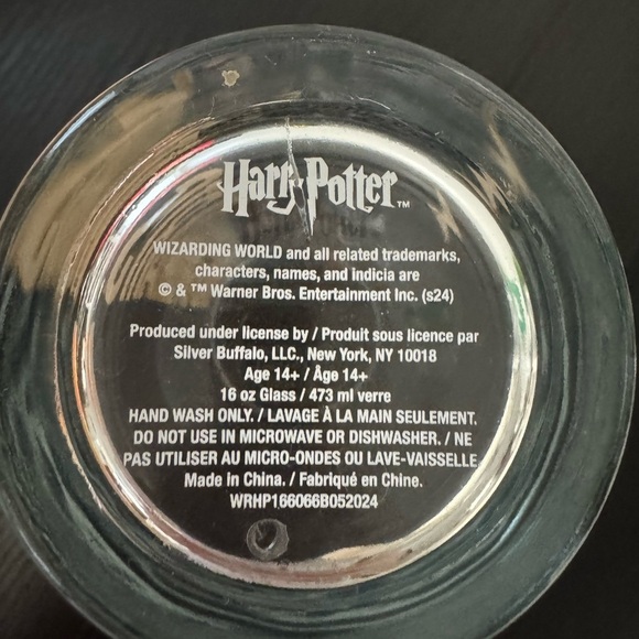 Harry Potter Hogwarts Crest Glass - Picture 3 of 3